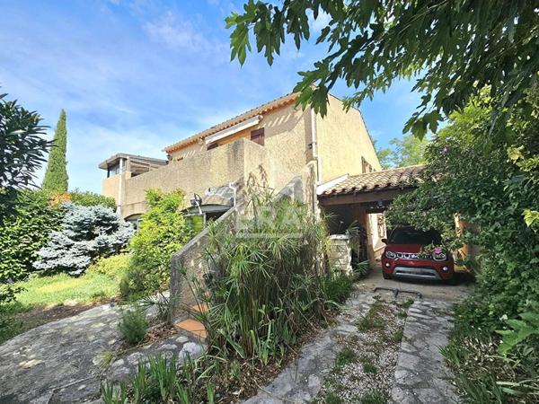A VENDRE - EYGUIERES - Maison Familiale T5/6  de 140m² sur terrain de 460m²