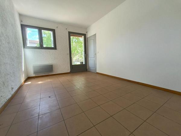 Lézignan Corbières maison  familiale 4 faces /  900 m²