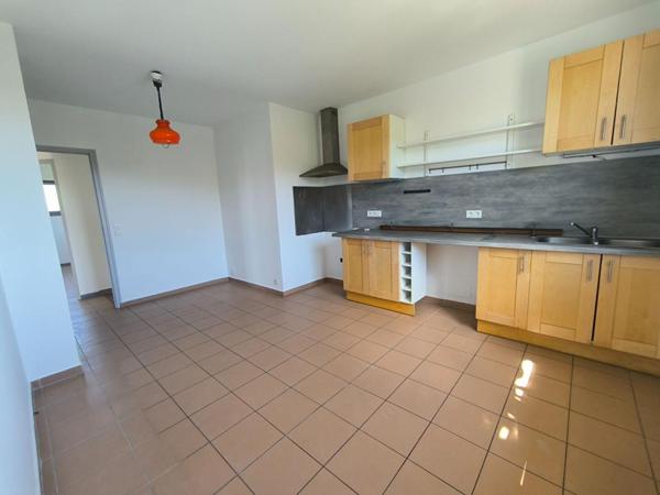 Lézignan Corbières maison  familiale 4 faces /  900 m²