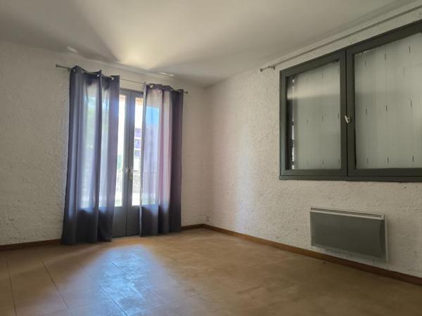 Lézignan Corbières maison  familiale 4 faces /  900 m²