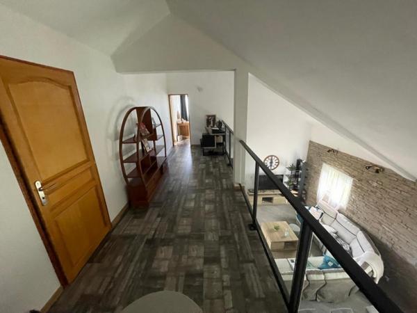 Maison F6 de 220 m² sur un terrain d'environ 1800 m² à RAVINE SECHE