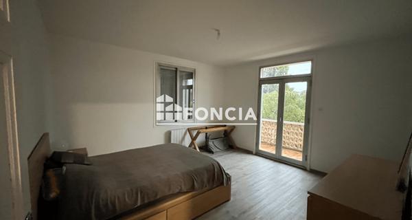 Location Appartement 4 pièces 131.83 m² - Mondragon 84430