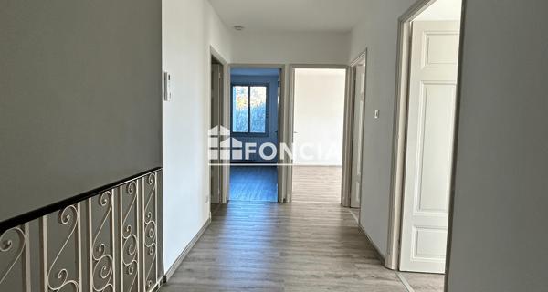 Location Appartement 4 pièces 131.83 m² - Mondragon 84430