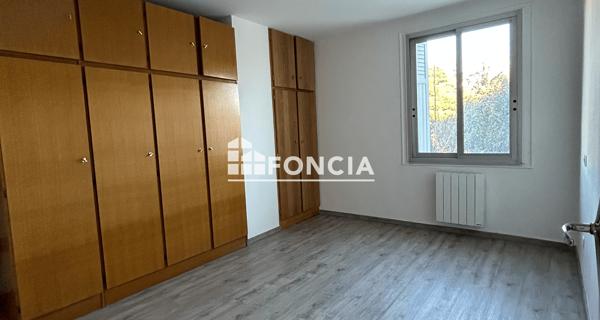 Location Appartement 4 pièces 131.83 m² - Mondragon 84430