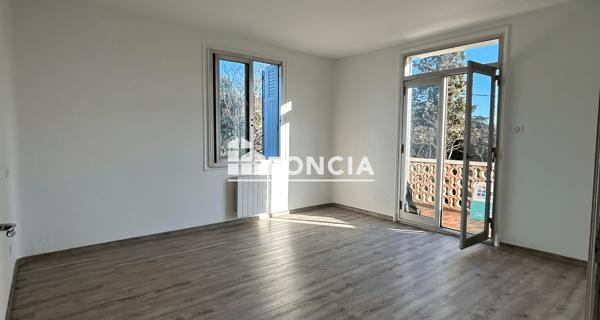 Location Appartement 4 pièces 131.83 m² - Mondragon 84430