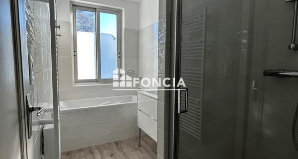 Location Appartement 4 pièces 131.83 m² - Mondragon 84430