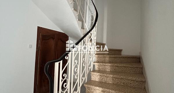 Location Appartement 4 pièces 131.83 m² - Mondragon 84430