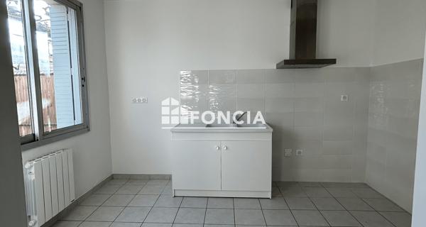 Location Appartement 4 pièces 131.83 m² - Mondragon 84430