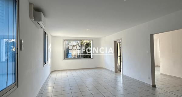 Location Appartement 4 pièces 131.83 m² - Mondragon 84430
