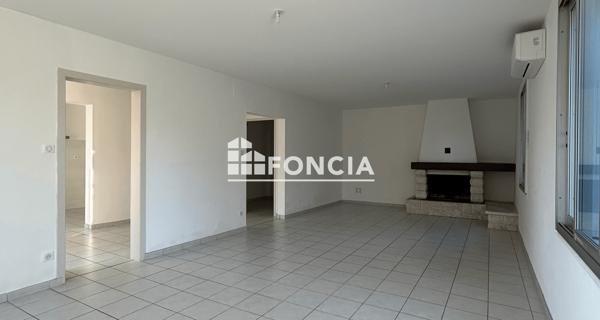 Location Appartement 4 pièces 131.83 m² - Mondragon 84430