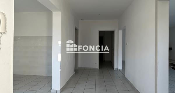 Location Appartement 4 pièces 131.83 m² - Mondragon 84430