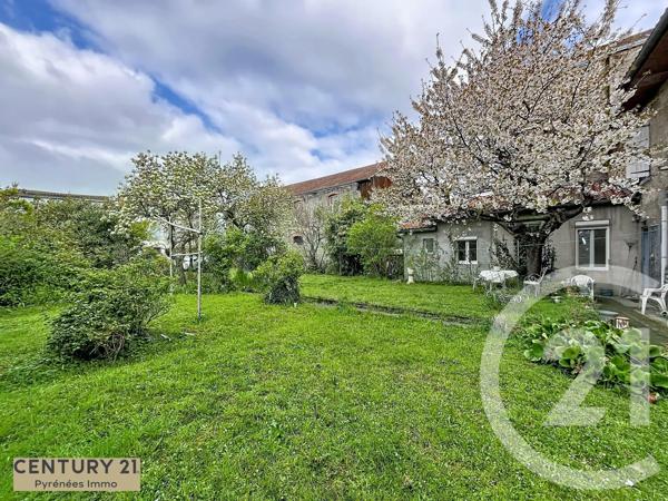 Immeuble à vendre  460 m 2   CASTILLON EN COUSERANS  - 09