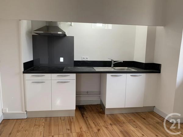 Immeuble à vendre  460 m 2   CASTILLON EN COUSERANS  - 09