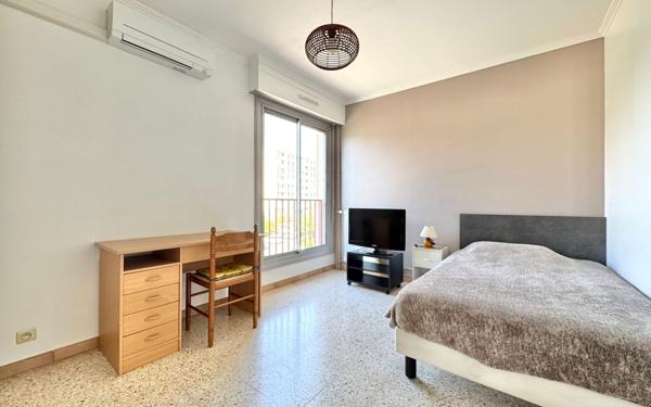 Appartement à vendre    4 pièces • 86,78 m2 Marseille 10