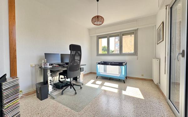 Appartement à vendre    4 pièces • 86,78 m2 Marseille 10
