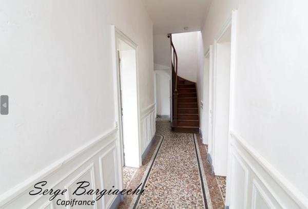 Dpt Nord (59), à CAMBRAI, immeuble à diviser, 150 m², parking