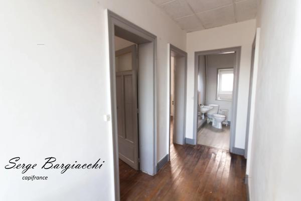 Dpt Nord (59), à CAMBRAI, immeuble à diviser, 150 m², parking