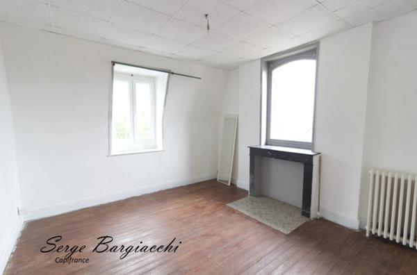 Dpt Nord (59), à CAMBRAI, immeuble à diviser, 150 m², parking