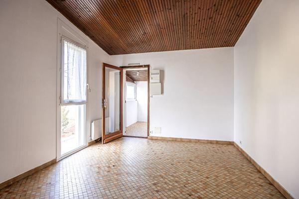 TRES BEL EMPLACEMENT - ENTRE PLAGE ET MARCHE