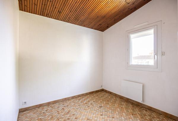 TRES BEL EMPLACEMENT - ENTRE PLAGE ET MARCHE