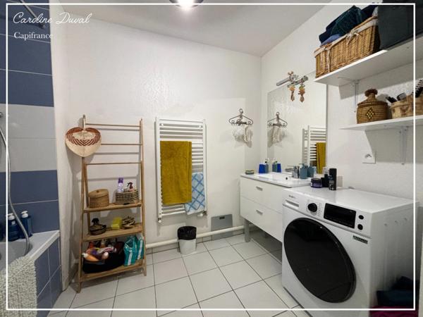 Dpt Gironde (33), à vendre VILLENAVE D'ORNON apt T3 avec terrasse et deux places de parking