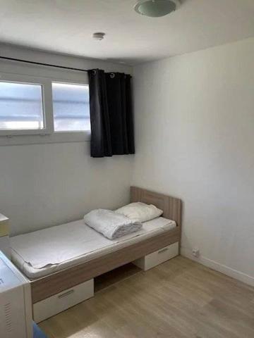 LAVAL CENTRE POUR INVESTISSEURS LOT DE 4 CHAMBRES MEUBLEES