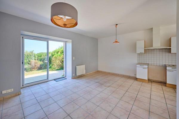 Longère 37m de long divisée en 5 duplex T3