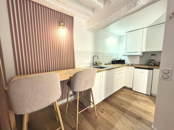 Appartement à vendre au centre-ville de Saint-Germain-en-Laye €210 000 ** - Référence 18047