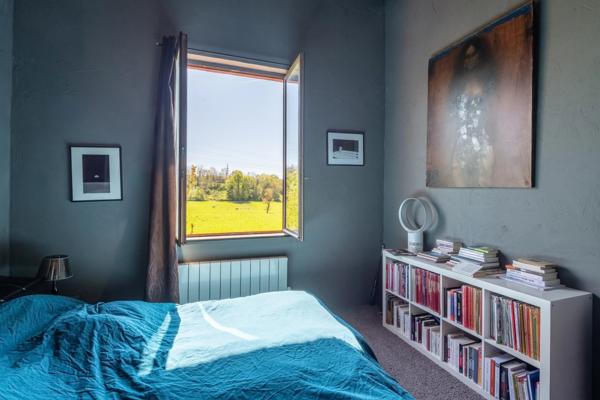 Massieux Bourg, limite Genay – Propriété historique de 275 m² – Terrain de 1 100 m² – 3/4 chambres – Bureau – Piscine – Garage – Ruisseau
