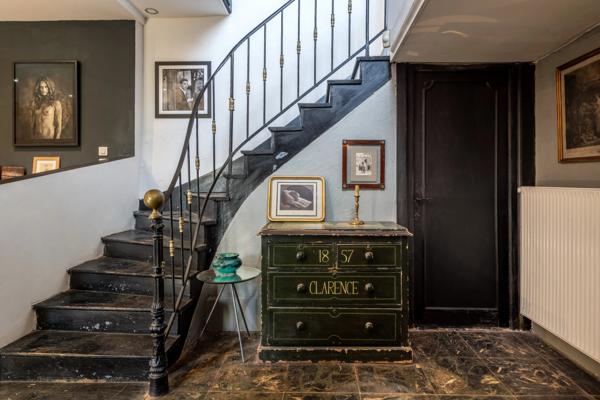 Massieux Bourg, limite Genay – Propriété historique de 275 m² – Terrain de 1 100 m² – 3/4 chambres – Bureau – Piscine – Garage – Ruisseau