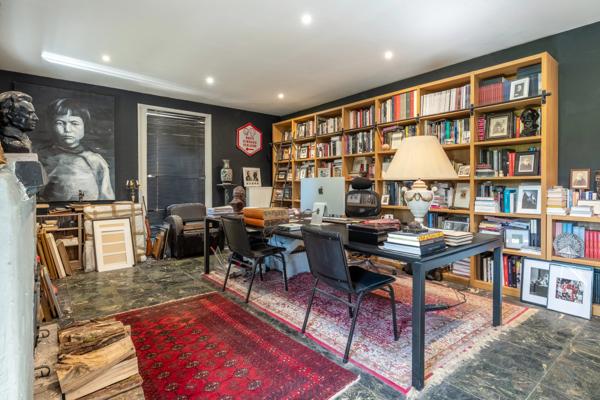 Massieux Bourg, limite Genay – Propriété historique de 275 m² – Terrain de 1 100 m² – 3/4 chambres – Bureau – Piscine – Garage – Ruisseau