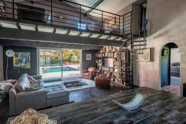 Massieux Bourg, limite Genay – Propriété historique de 275 m² – Terrain de 1 100 m² – 3/4 chambres – Bureau – Piscine – Garage – Ruisseau