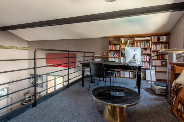 Massieux Bourg, limite Genay – Propriété historique de 275 m² – Terrain de 1 100 m² – 3/4 chambres – Bureau – Piscine – Garage – Ruisseau