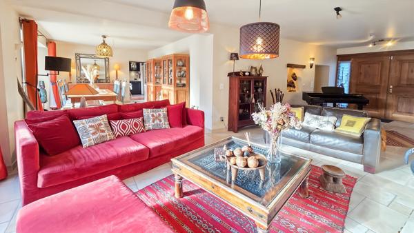 SUPERBE CORPS DE FERME RÉNOVÉ – CHARME, VOLUMES ET POTENTIEL