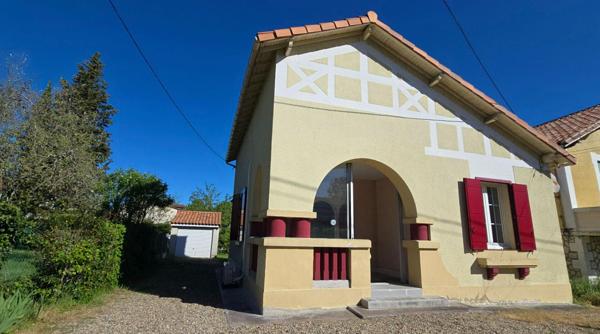 Maison individuelle rénovée, avec jardin et deux garages, au coeur de Ribérac