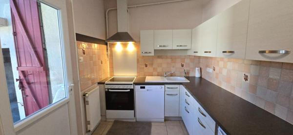 Maison individuelle rénovée, avec jardin et deux garages, au coeur de Ribérac