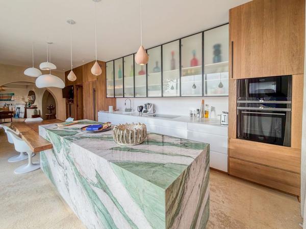 Sur les hauteurs de St Tropez - sublime maison d'architecte