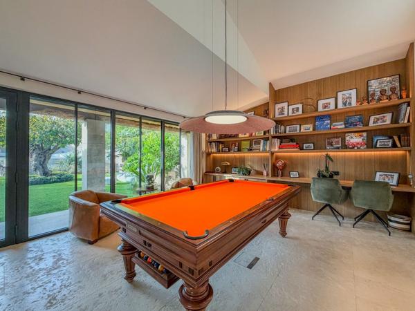 Sur les hauteurs de St Tropez - sublime maison d'architecte