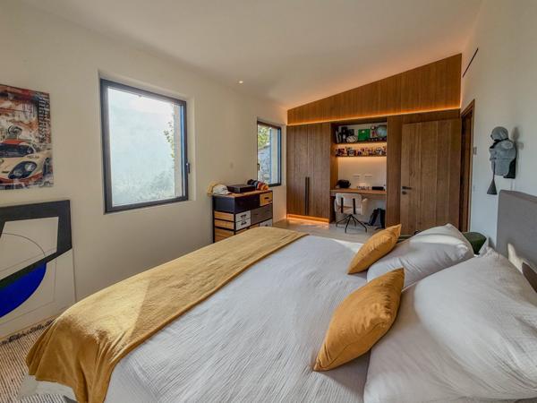 Sur les hauteurs de St Tropez - sublime maison d'architecte