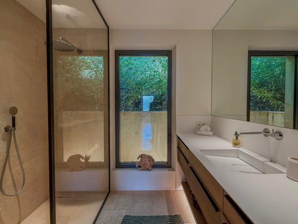 Sur les hauteurs de St Tropez - sublime maison d'architecte