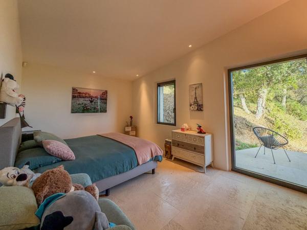 Sur les hauteurs de St Tropez - sublime maison d'architecte