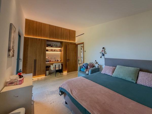 Sur les hauteurs de St Tropez - sublime maison d'architecte