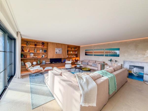 Sur les hauteurs de St Tropez - sublime maison d'architecte