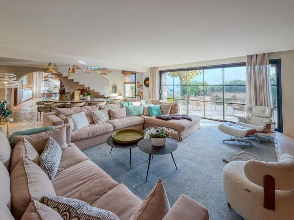 Sur les hauteurs de St Tropez - sublime maison d'architecte