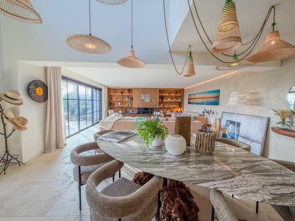 Sur les hauteurs de St Tropez - sublime maison d'architecte