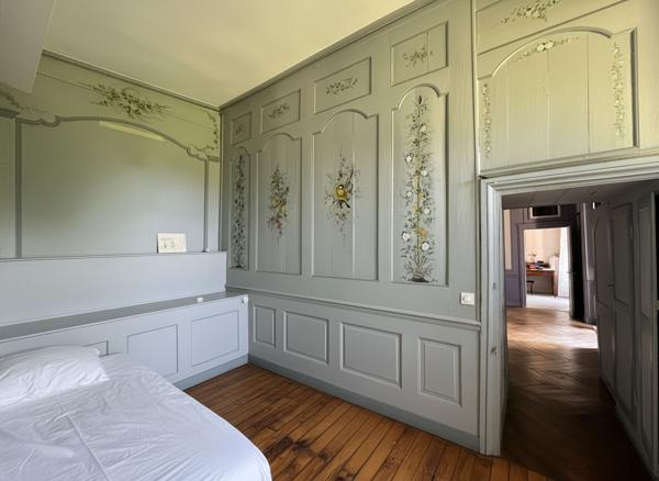 A VENDRE A ARRADON Château 12 pièces 350 m² 10 hectares de parc