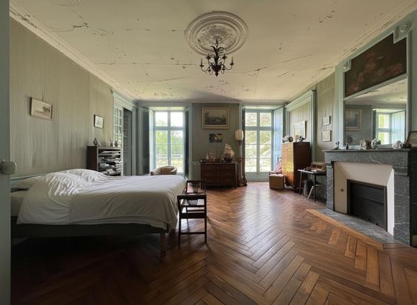 A VENDRE A ARRADON Château 12 pièces 350 m² 10 hectares de parc