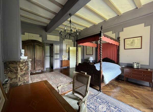 A VENDRE A ARRADON Château 12 pièces 350 m² 10 hectares de parc