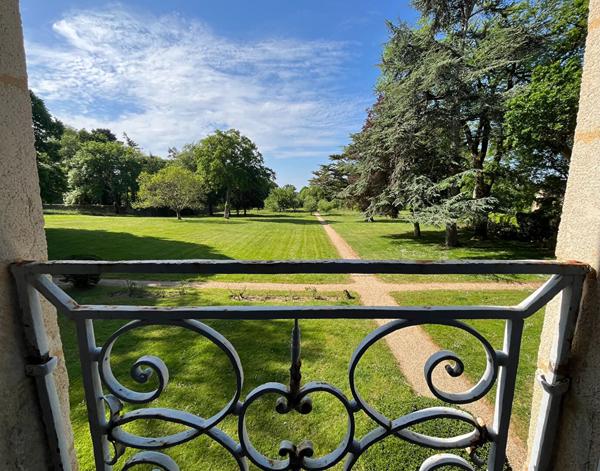 A VENDRE A ARRADON Château 12 pièces 350 m² 10 hectares de parc