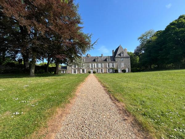 A VENDRE A ARRADON Château 12 pièces 350 m² 10 hectares de parc